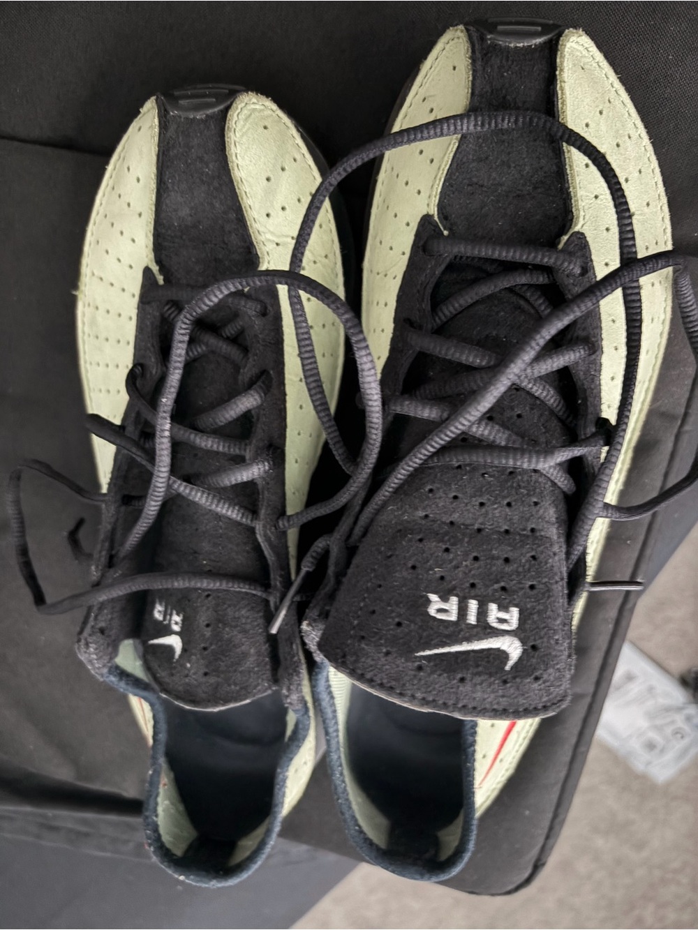 Nike women’s Sneakers in Black and Light Green